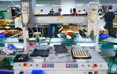 Ak&uuml;l&uuml; Robotik Havuz Temizleyici