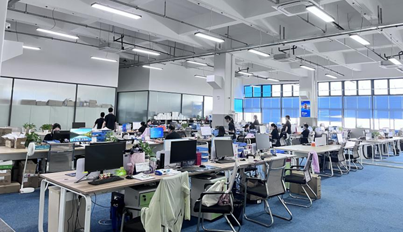 Akülü Robotik Havuz Temizleyici