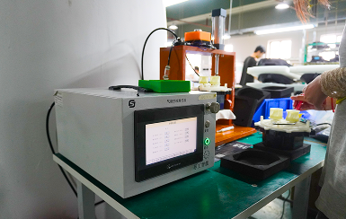 Ak&uuml;l&uuml; Robotik Havuz Temizleyici